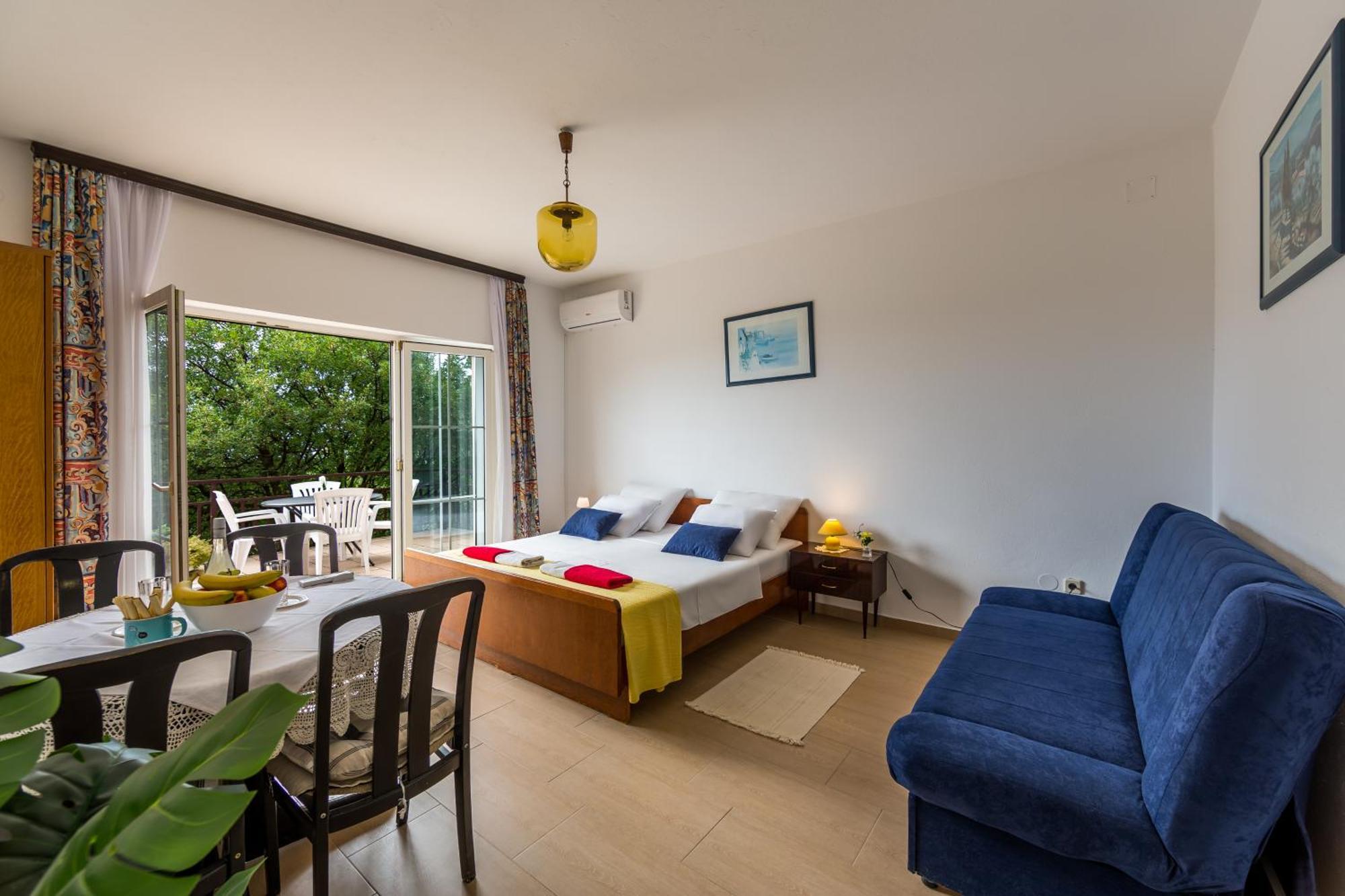 Apartments Claudia Smrika Exterior photo