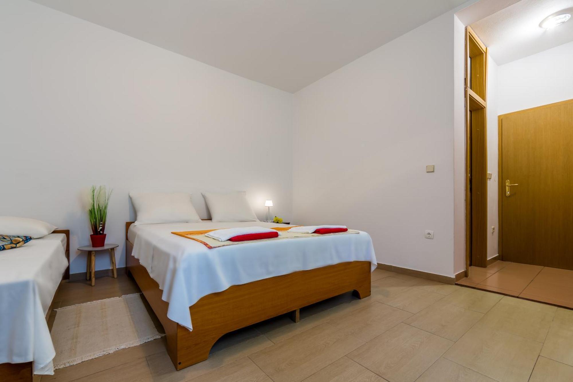 Apartments Claudia Smrika Exterior photo