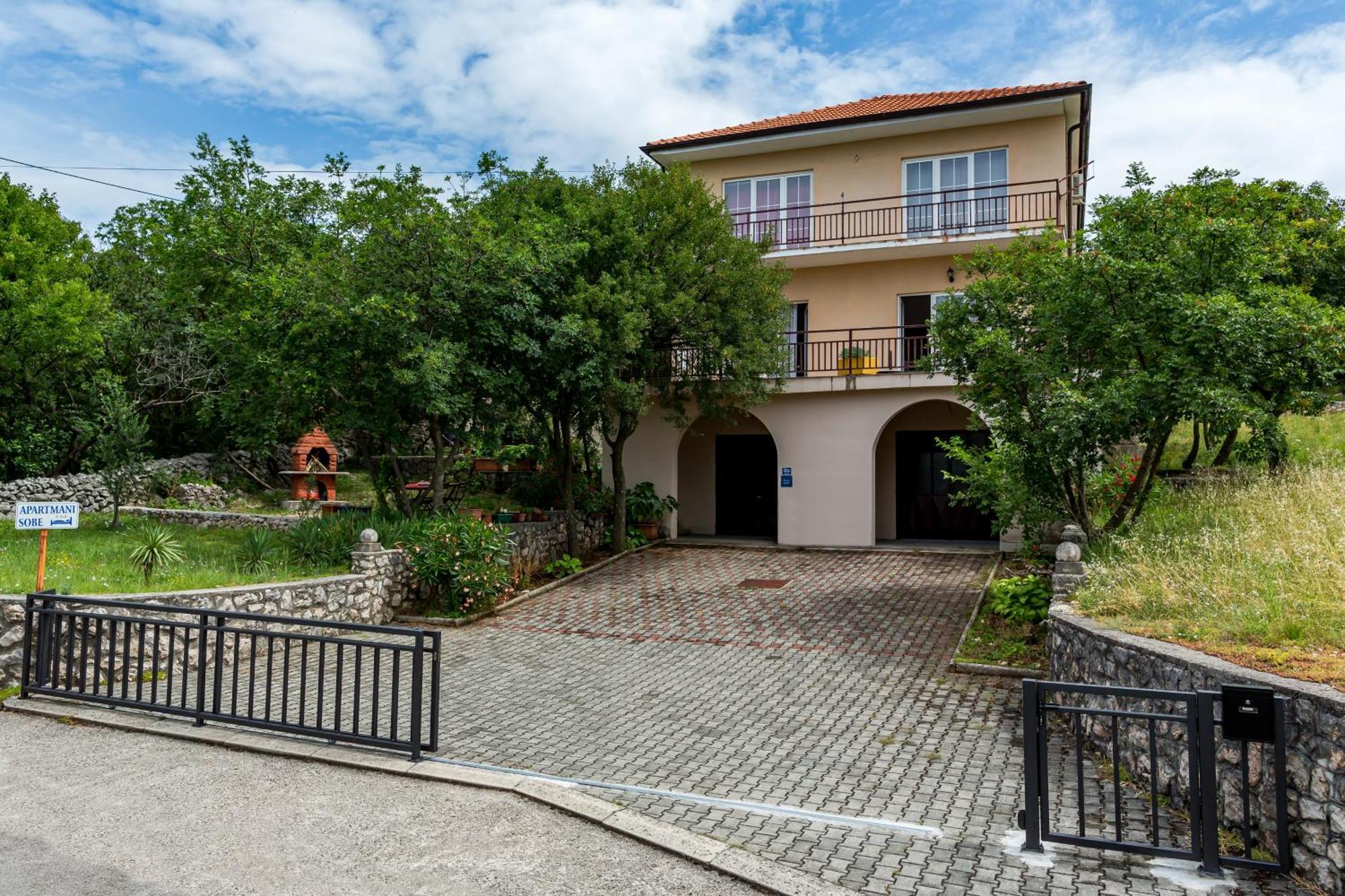 Apartments Claudia Smrika Exterior photo
